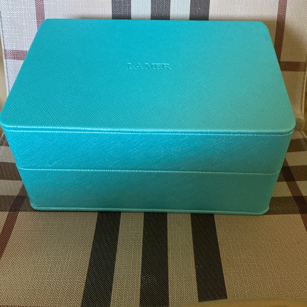 La Mer Light Green Textured Shimmer Storage Box Never Used